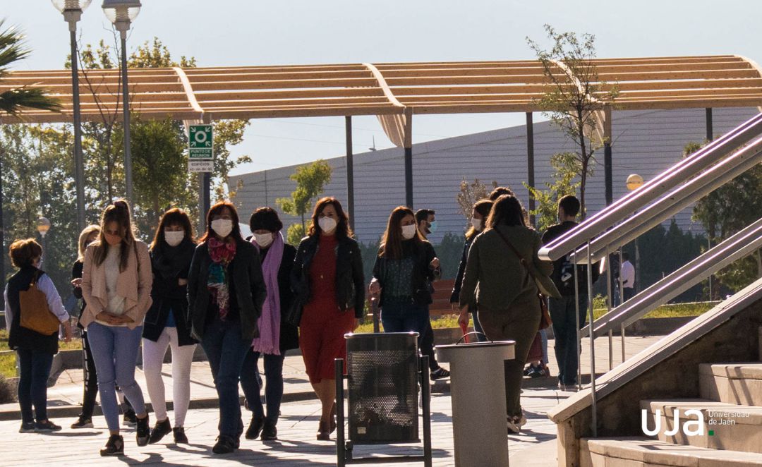 Volverán a verse alumnos con mascarillas por el Campus de Las Lagunillas para acudir a las clases presenciales de la UJA Volverán a verse alumnos con mascarillas por el Campus de Las Lagunillas para acudir a las clases presenciales de la UJA