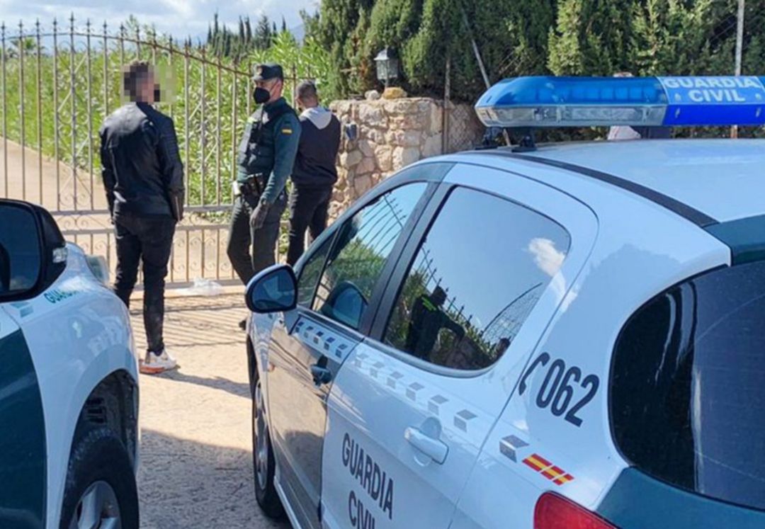 Fiesta ilegal interceptada por la Guardia Civil Fiesta ilegal interceptada por la Guardia Civil