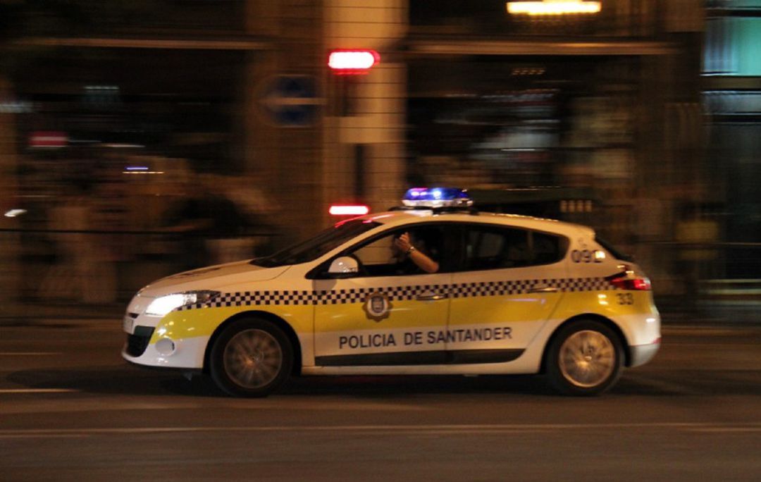 Archivo - Coche de la Policía Local de Santander Archivo - Coche de la Policía Local de Santander