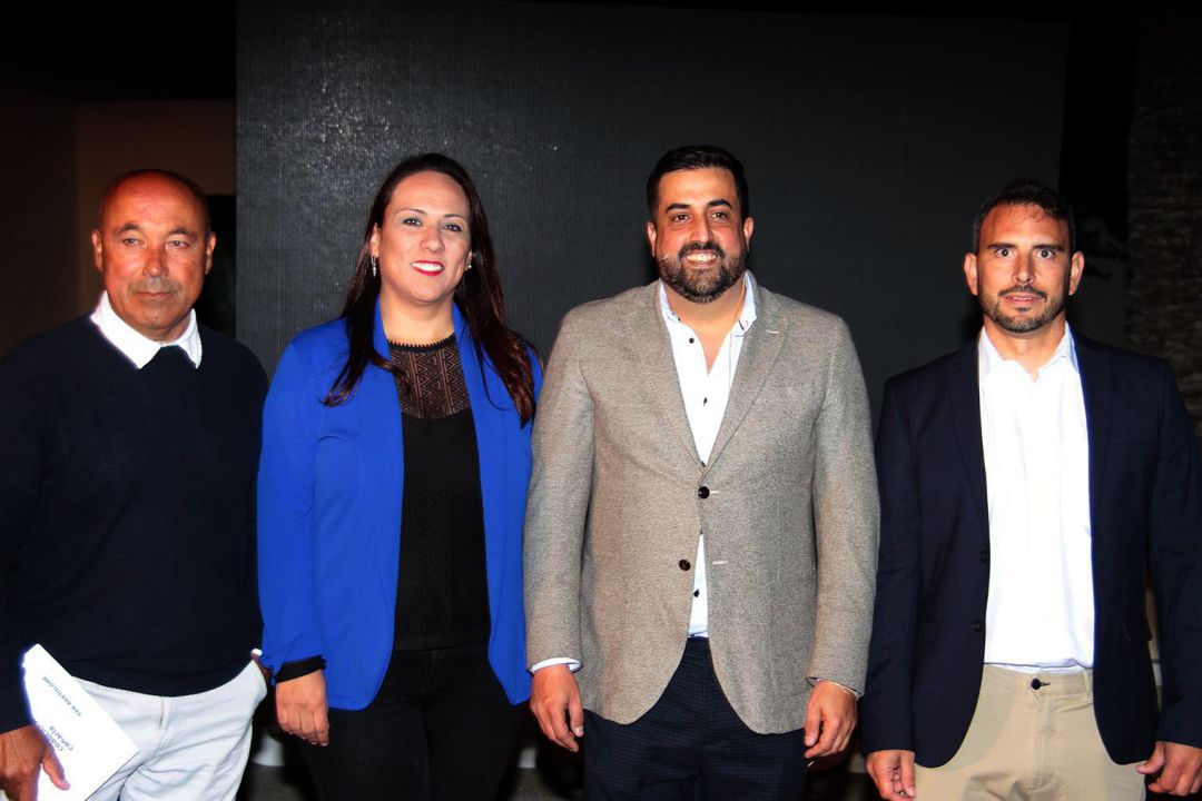 De izquierda a derecha: Manuel Rodríguez, Isabel Sosa,. David Rocío y Emilio Jesús Gil, concejales de CC-PNC en el Ayuntamiento de San Bartolomé. De izquierda a derecha: Manuel Rodríguez, Isabel Sosa,. David Rocío y Emilio Jesús Gil, concejales de CC-PNC en el Ayuntamiento de San Bartolomé.