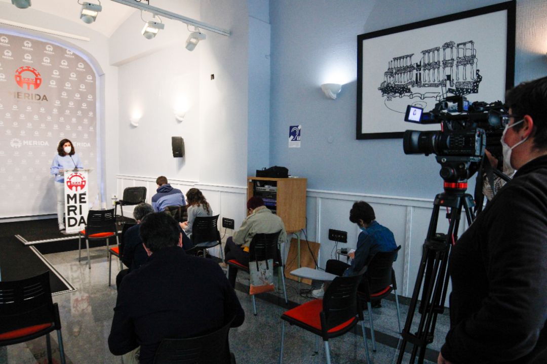 La delegada Laura Guerrero informando en rueda de prensa La delegada Laura Guerrero informando en rueda de prensa