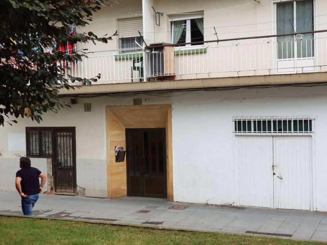 Portal del edificio del Barrio Covadonga donde ocurrieron los hechos. Portal del edificio del Barrio Covadonga donde ocurrieron los hechos.
