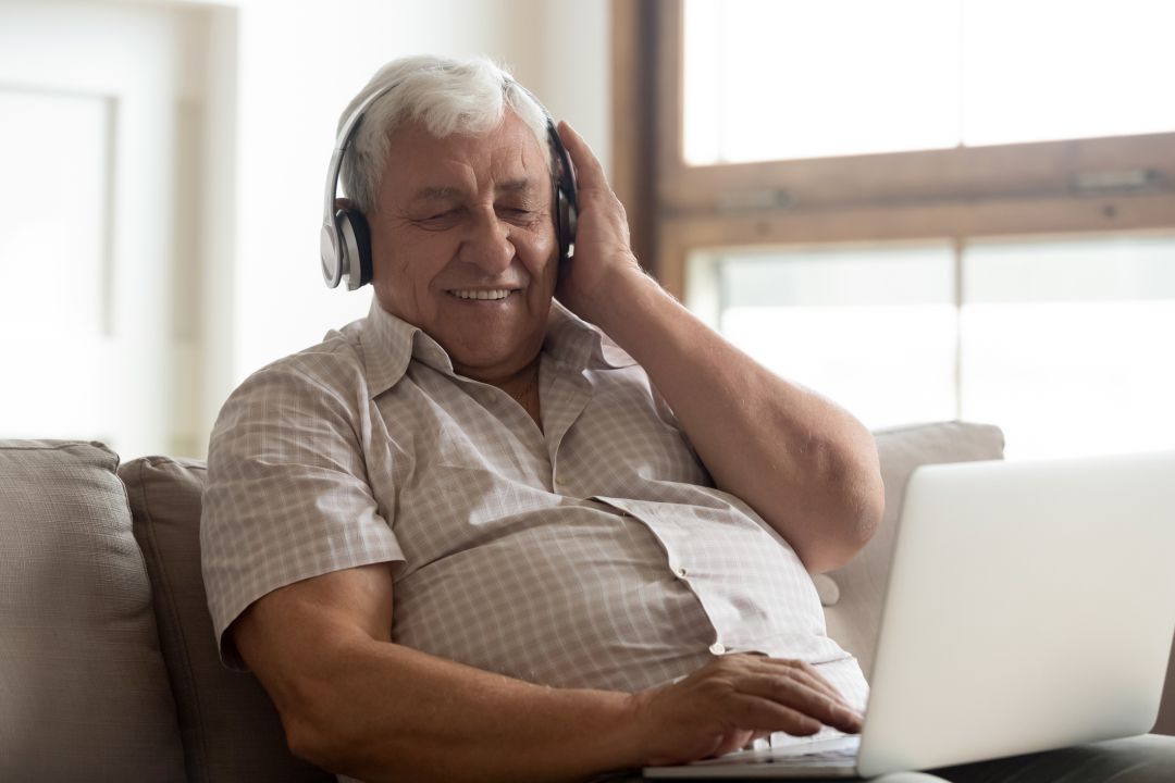 La radio aporta acompañamiento, apoyo emocional, entretenimiento y cercanía para los mayores La radio aporta acompañamiento, apoyo emocional, entretenimiento y cercanía para los mayores