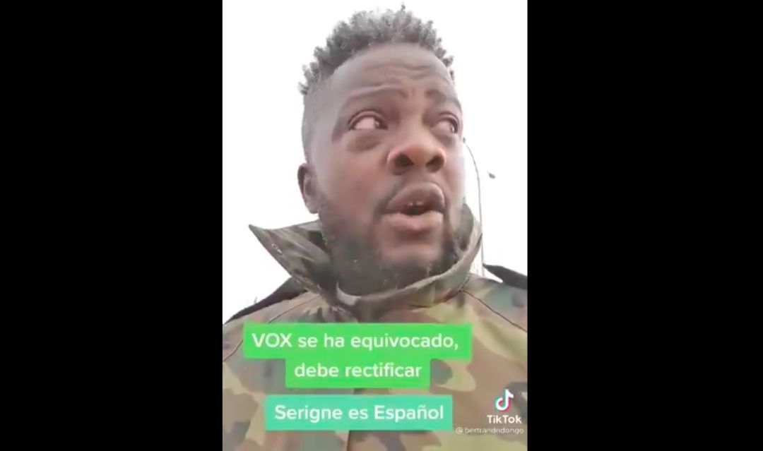 "Si quieres mandar un mensaje de que no eres racista... así mal": el 'negro de Vox' contesta a su partido. "Si quieres mandar un mensaje de que no eres racista... así mal": el 'negro de Vox' contesta a su partido.