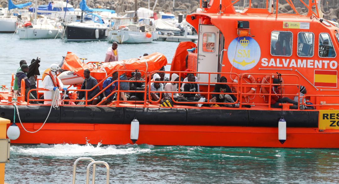 El buque de Salvamento Marítimo Salvamar Nunki en la costa de Gáldar (Gran Canaria) El buque de Salvamento Marítimo Salvamar Nunki en la costa de Gáldar (Gran Canaria)
