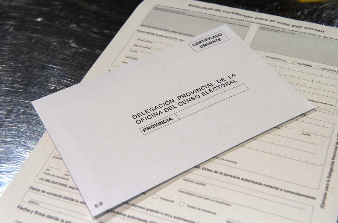 Ejemplo de voto por correo que se puede obtener en Correos, en la Oficina de Correos de Cibeles, en Madrid, (España), a 16 de marzo de 2021. El voto por correo para las elecciones autonómicas a la Asamblea de Madrid que se celebrarán el 4 de mayo ya se pu Ejemplo de voto por correo que se puede obtener en Correos, en la Oficina de Correos de Cibeles, en Madrid, (España), a 16 de marzo de 2021. El voto por correo para las elecciones autonómicas a la Asamblea de Madrid que se celebrarán el 4 de mayo ya se pu