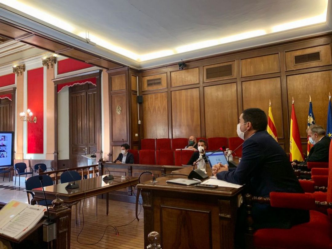 El alcalde, Antonio Francés, en primer plano en el pleno de este martes El alcalde, Antonio Francés, en primer plano en el pleno de este martes