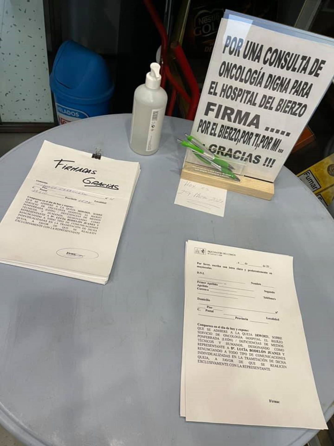 Uno de los establecimientos donde todavía se pueden estampar las firmas de apoyo Uno de los establecimientos donde todavía se pueden estampar las firmas de apoyo