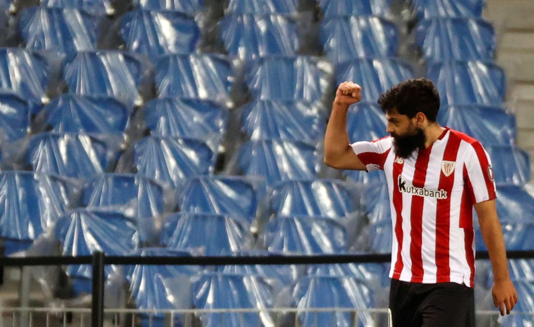 El delantero del Athletic Club Asier Villalibre celebra tras marcar ante la Real Sociedad, durante el partido de Liga en Primera División que disputan esta noche en el Reale Arena, en San Sebastián El delantero del Athletic Club Asier Villalibre celebra tras marcar ante la Real Sociedad, durante el partido de Liga en Primera División que disputan esta noche en el Reale Arena, en San Sebastián