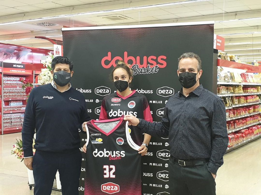 Conchi Satorre en su presentación como jugadora del Dobuss. Conchi Satorre en su presentación como jugadora del Dobuss.