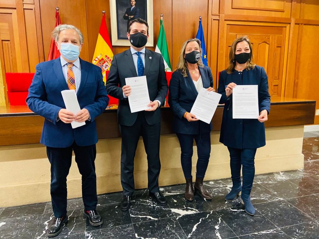 Firma del acuerdo entre PP, Cs y PSOE para el presupuesto municipal de Córdoba de 2021 Firma del acuerdo entre PP, Cs y PSOE para el presupuesto municipal de Córdoba de 2021