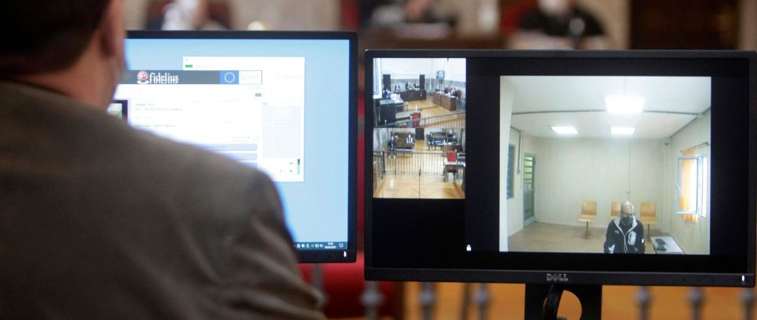 El condenado asiste este martes mediante videoconferencia a la apelación en el Tribunal Superior de Xustiza de Galicia contra la sentencia que le condenó a veinte años de cárcel El condenado asiste este martes mediante videoconferencia a la apelación en el Tribunal Superior de Xustiza de Galicia contra la sentencia que le condenó a veinte años de cárcel