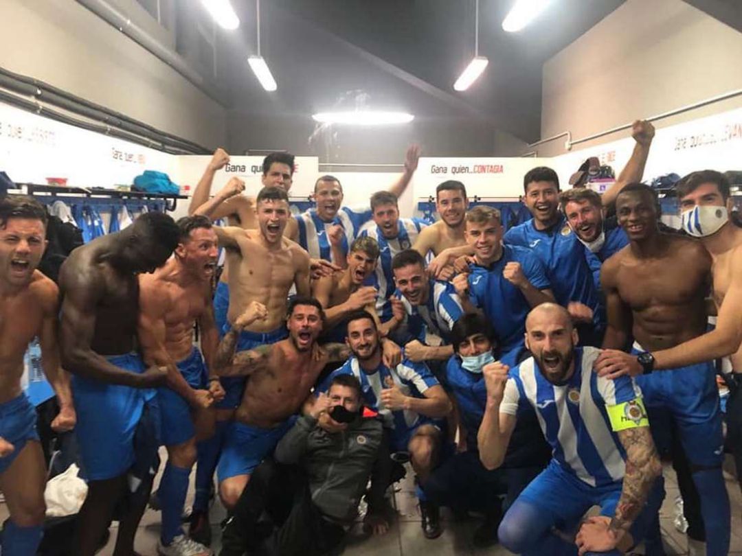 Los jugadores celebran la victoria en el vestuario Los jugadores celebran la victoria en el vestuario
