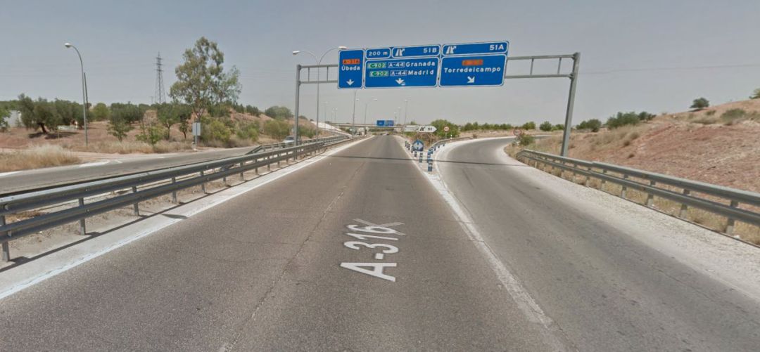 Tramo de la carretera A-316, en la que se produjo el mortal accidente. Tramo de la carretera A-316, en la que se produjo el mortal accidente.