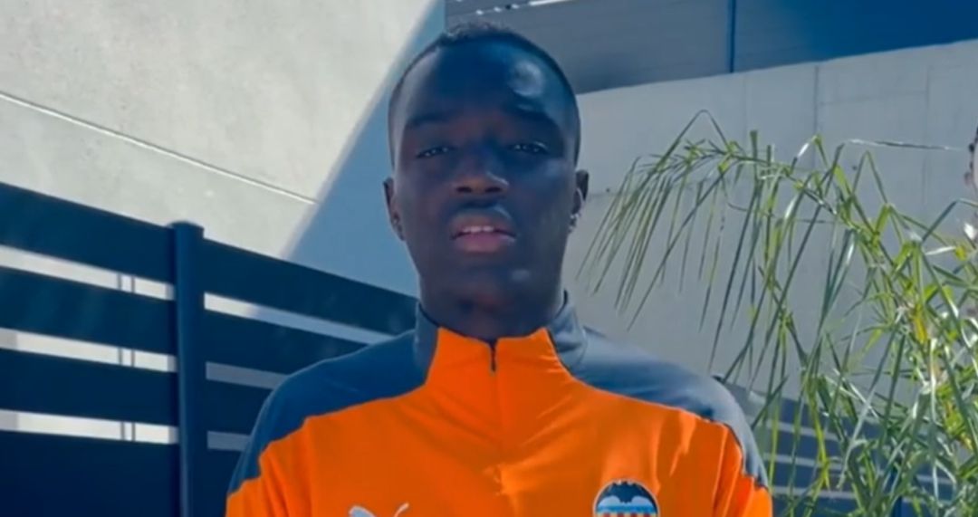 Diakhaby: "Un jugador del Cádiz nos planteó si volveríamos al campo si Cala se excusaba" Diakhaby: "Un jugador del Cádiz nos planteó si volveríamos al campo si Cala se excusaba"