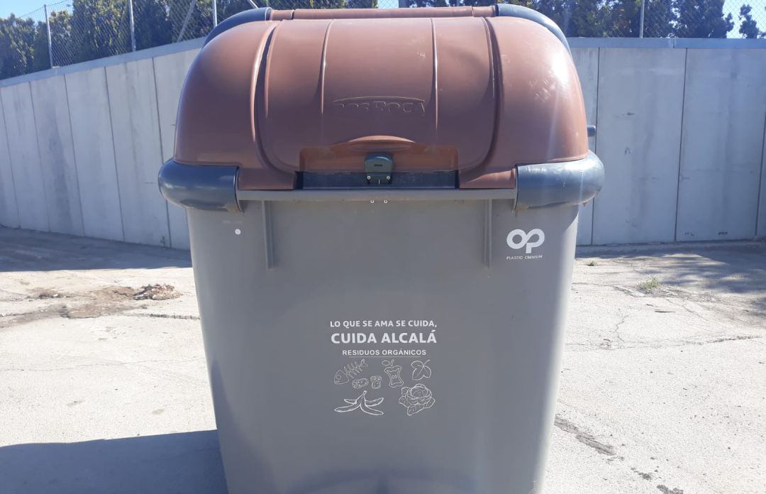 Contenedor de residuos orgánicos en Alcalá de Henares Contenedor de residuos orgánicos en Alcalá de Henares