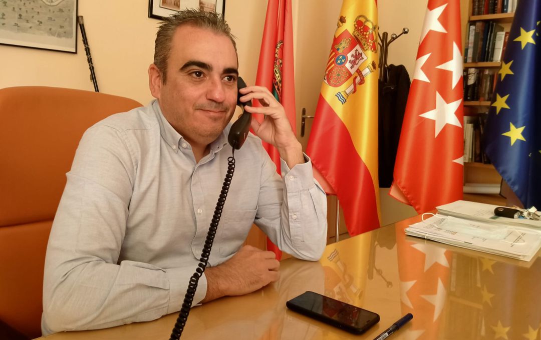 Javier Corpa atiende a SER Henares. Javier Corpa atiende a SER Henares.