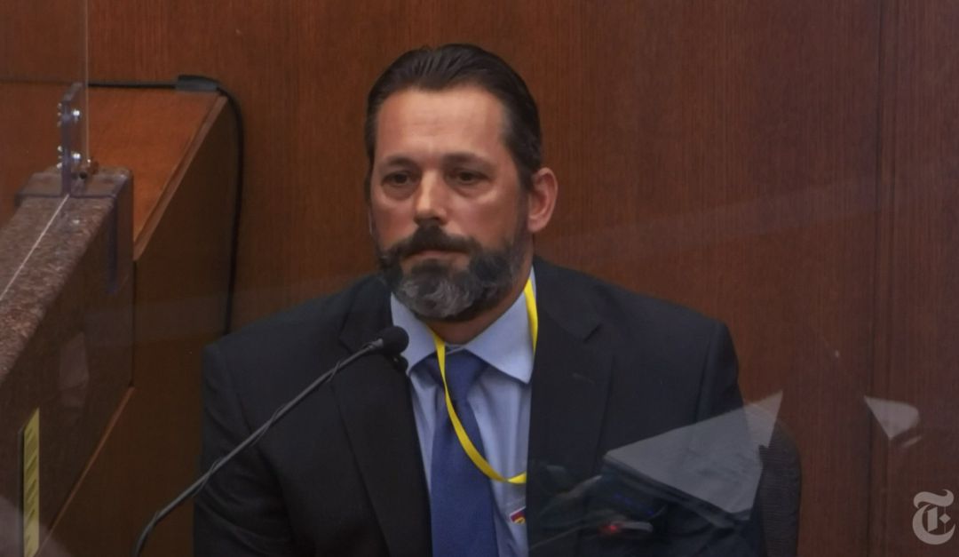 El teniente de policía Johnny Mercil, experto en artes marciales y entrenador en uso de la fuerza en la Policía de Mineápolis. El teniente de policía Johnny Mercil, experto en artes marciales y entrenador en uso de la fuerza en la Policía de Mineápolis.