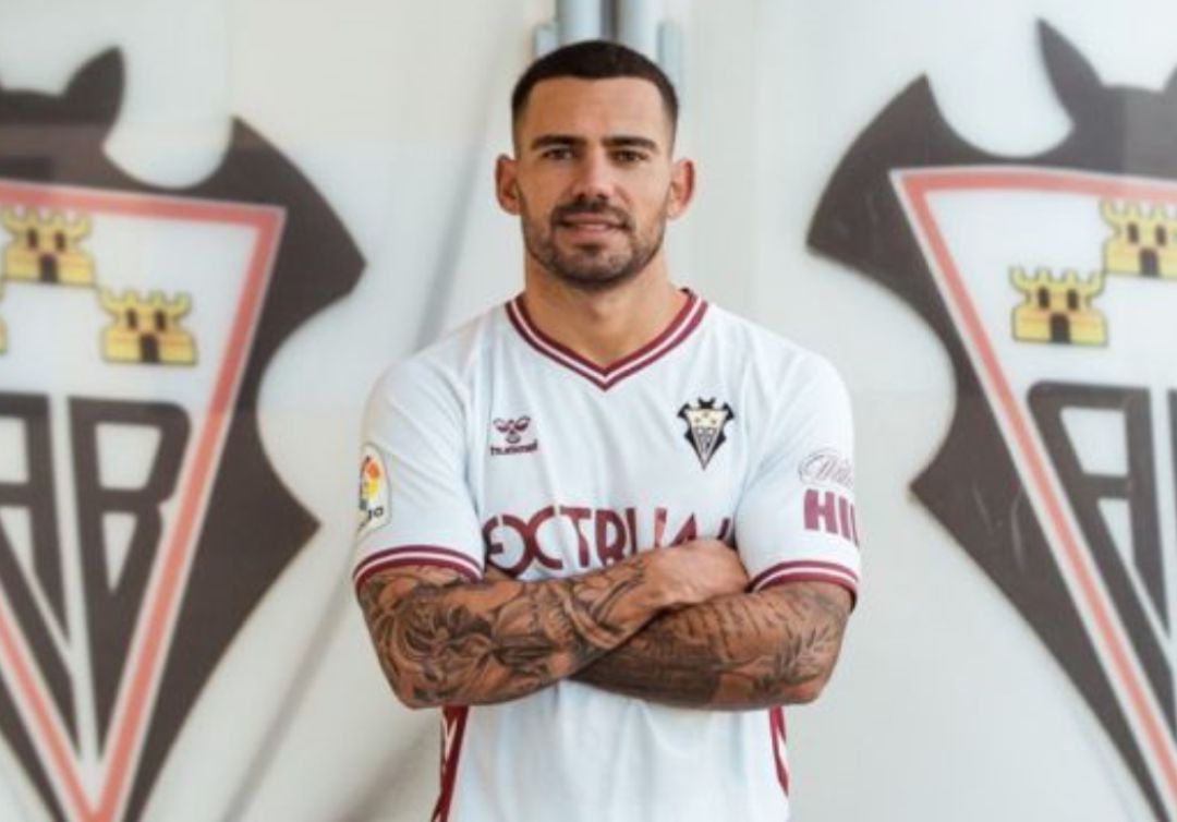 Tana, durante su presentación como jugador del Albacete Tana, durante su presentación como jugador del Albacete