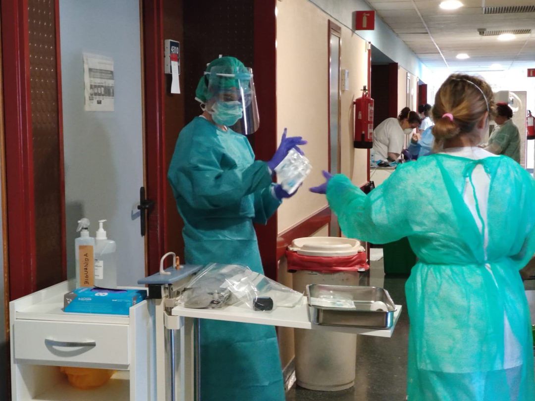 Atención en una planta Covid de hospital Atención en una planta Covid de hospital