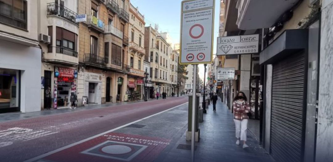 Casi 70 personas protestan frente al Ayuntamiento contra las cámaras de videovigilancia del centro Casi 70 personas protestan frente al Ayuntamiento contra las cámaras de videovigilancia del centro
