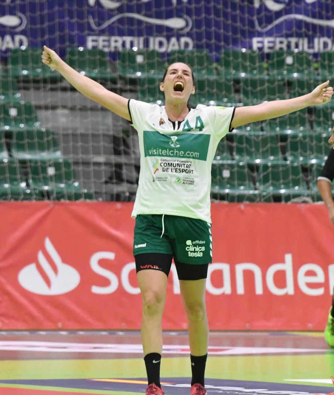 Ana Martínez celebra una victoria de su equipo Ana Martínez celebra una victoria de su equipo