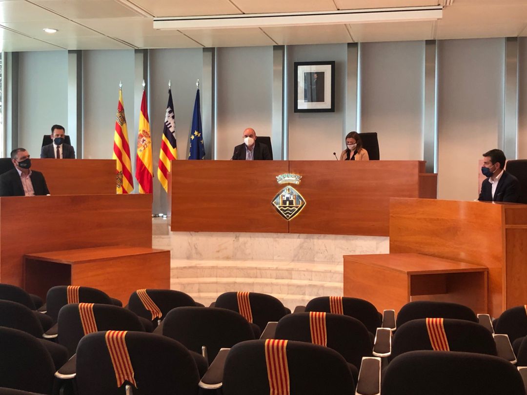 Un momento tras la reunión del Consell de Ibiza, los alcaldes de la isla y la consellera de Presidencia Un momento tras la reunión del Consell de Ibiza, los alcaldes de la isla y la consellera de Presidencia