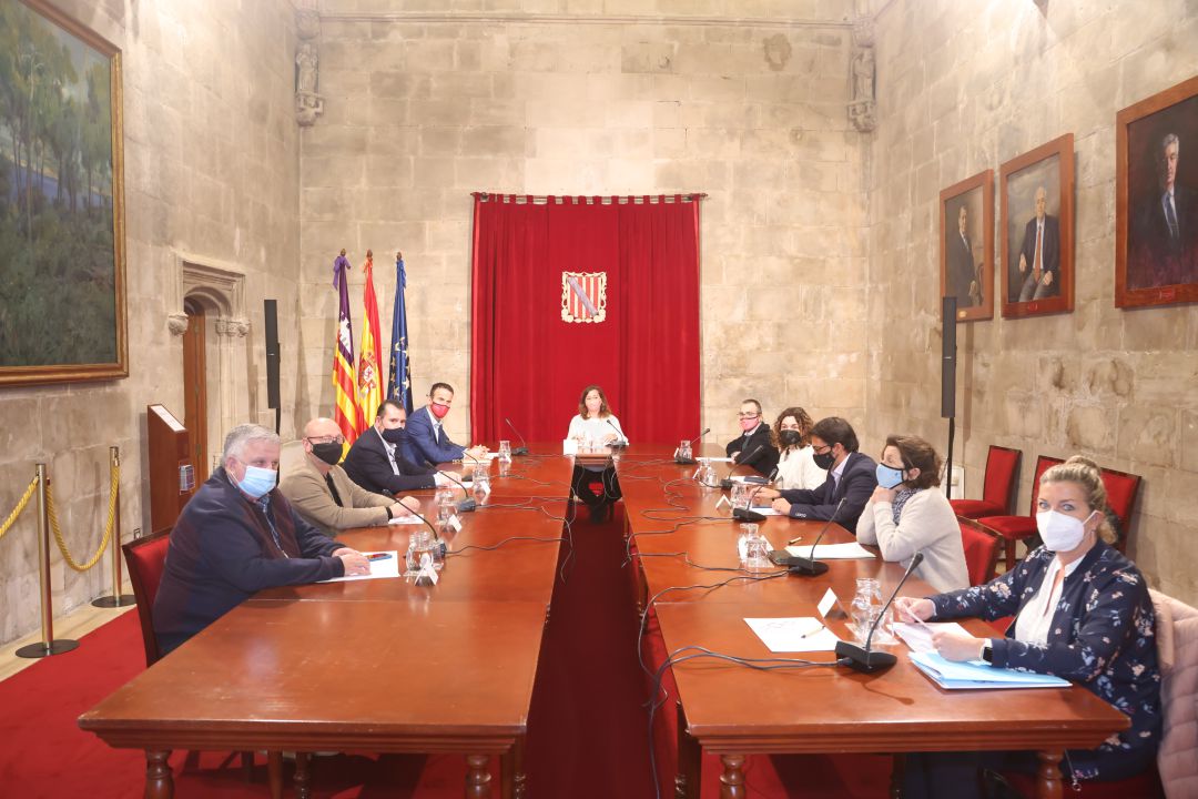 Un momento durante la reunión de la Mesa de Diálogo Social Un momento durante la reunión de la Mesa de Diálogo Social