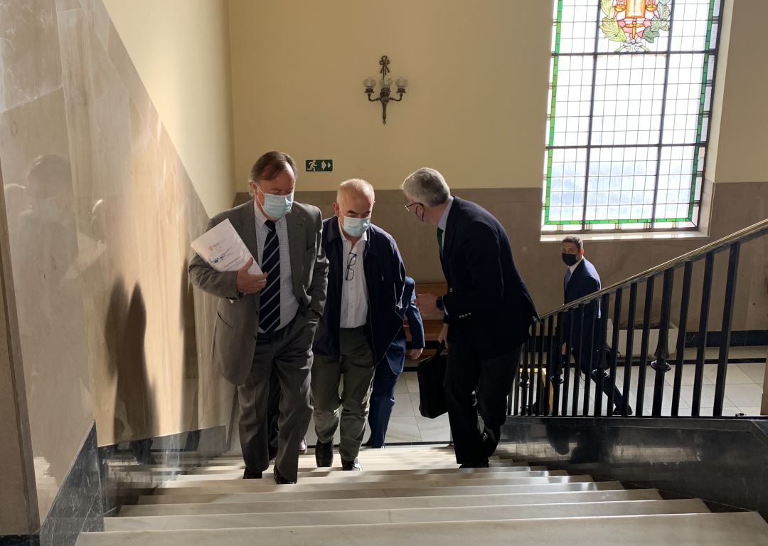 El exalcalde de Jaén, José Enrique Fernández de Moya (a la derecha), junto a Isidoro Hipólito. El exalcalde de Jaén, José Enrique Fernández de Moya (a la derecha), junto a Isidoro Hipólito.