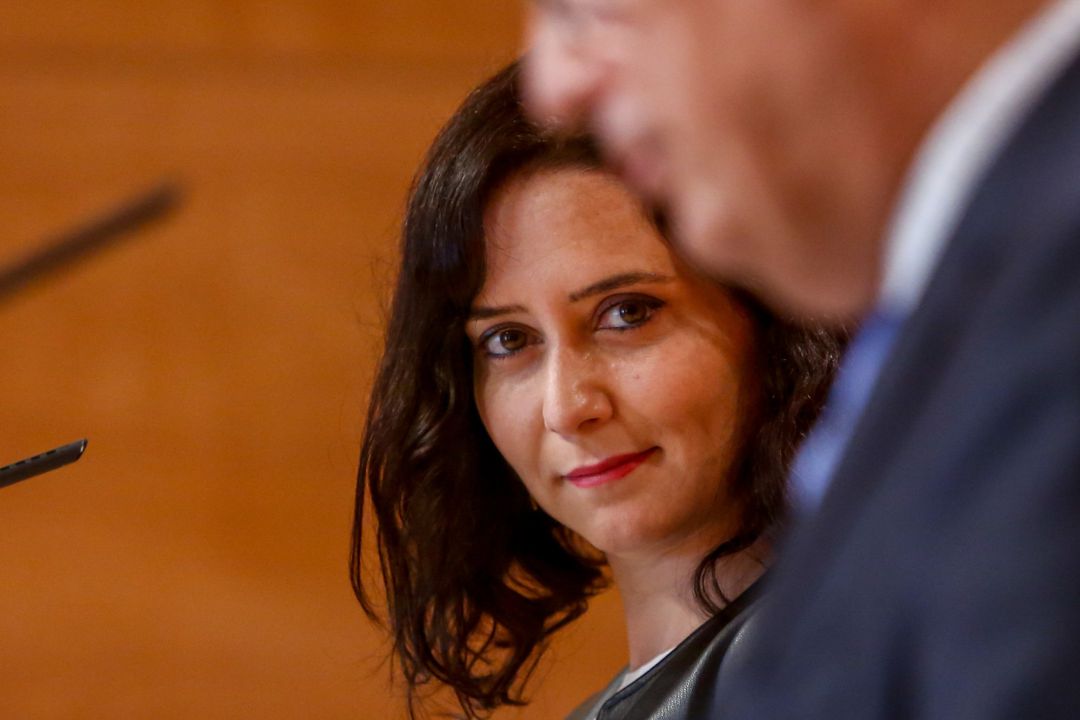 La presidenta de la Comunidad de Madrid y candidata a la reelección, Isabel Díaz Ayuso (i), y el consejero de Educación y Juventud y portavoz regional, Enrique Ossorio (d), durante una rueda de prensa tras la reunión del Consejo de Gobierno. La presidenta de la Comunidad de Madrid y candidata a la reelección, Isabel Díaz Ayuso (i), y el consejero de Educación y Juventud y portavoz regional, Enrique Ossorio (d), durante una rueda de prensa tras la reunión del Consejo de Gobierno.
