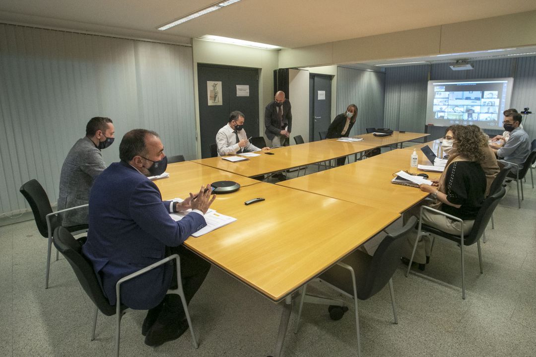 Una reunión del comité clínico. Una reunión del comité clínico.