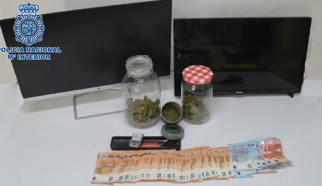 Imagen del material y el dinero intervenido Imagen del material y el dinero intervenido