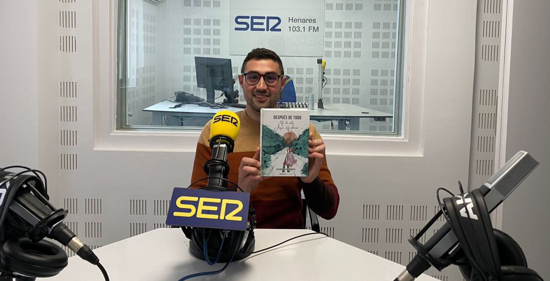 Alejandro Sotodosos en los estudios de SER Henares. Alejandro Sotodosos en los estudios de SER Henares.