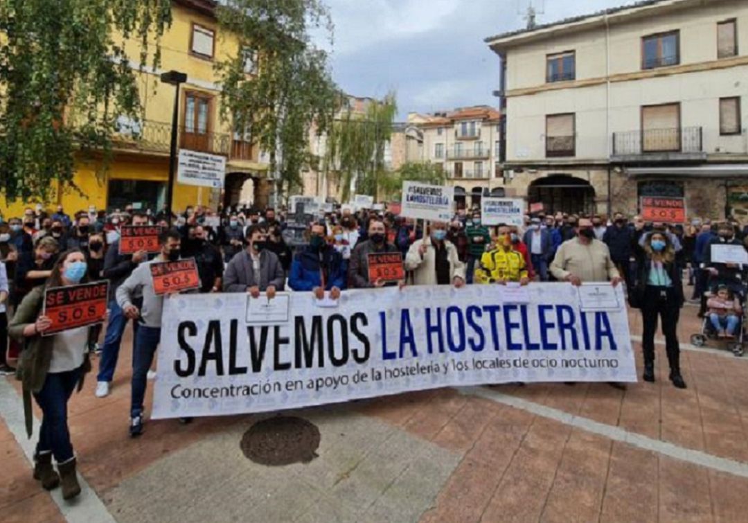 Los hosteleros de la ciudad se manifestaban hace unos meses en defensa del sector. Los hosteleros de la ciudad se manifestaban hace unos meses en defensa del sector.