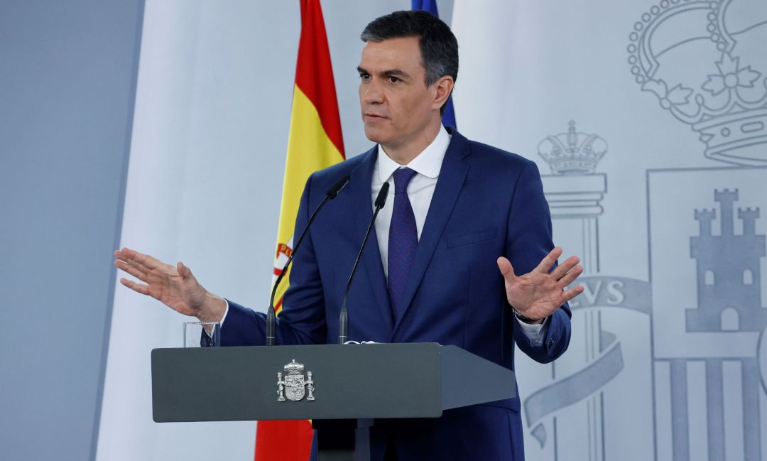 El presidente del Gobierno, Pedro Sánchez, en rueda de prensa tras la reunión del Consejo de Ministros, este martes en el Palacio de la Moncloa. El presidente del Gobierno, Pedro Sánchez, en rueda de prensa tras la reunión del Consejo de Ministros, este martes en el Palacio de la Moncloa.