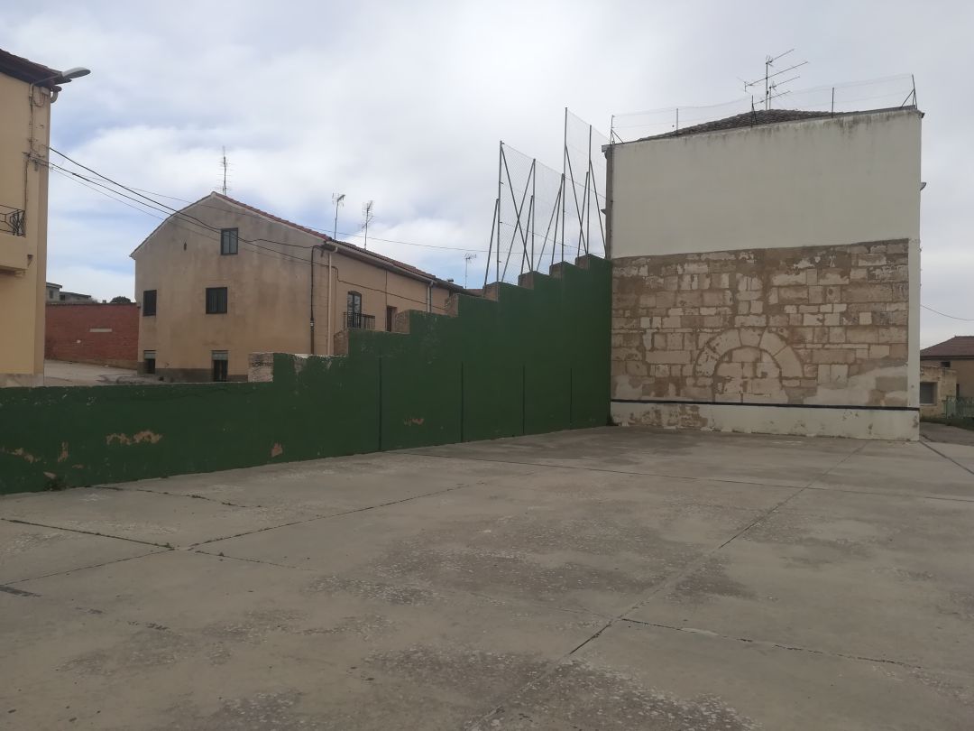 El viejo frontón de Fuentecén tiene los días contados El viejo frontón de Fuentecén tiene los días contados