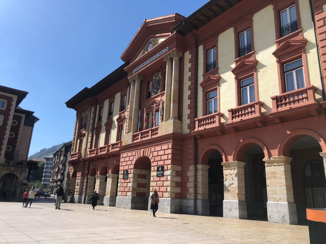 Fachada del Ayuntamiento de Eibar en la tarde de ayer Fachada del Ayuntamiento de Eibar en la tarde de ayer