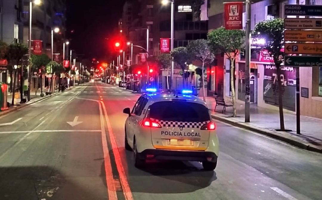 La Policía Local de Jaén fueron los primeros en dar aviso del siniestro a las oficinas del 112 Andalucía La Policía Local de Jaén fueron los primeros en dar aviso del siniestro a las oficinas del 112 Andalucía