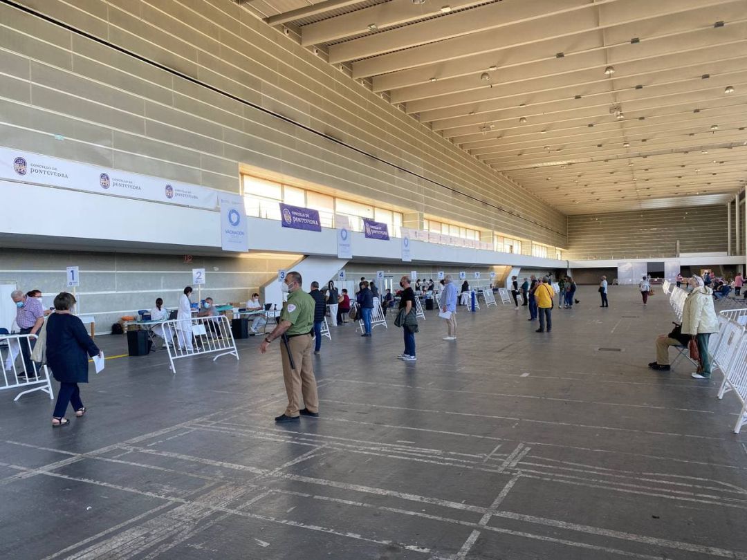 Centro de vacunación masiva en el recinto ferial de Pontevedra. Centro de vacunación masiva en el recinto ferial de Pontevedra.