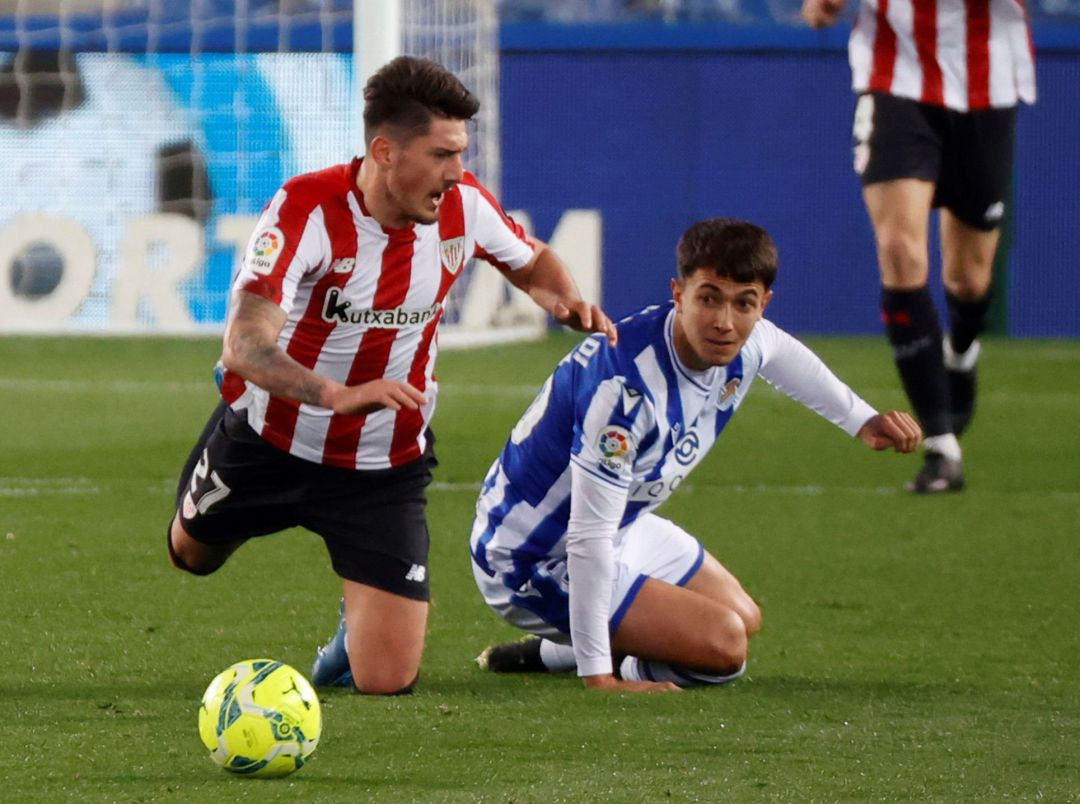 Zubimendi, en el suelo, no jugará en Mestalla por acumulación de amarillas Zubimendi, en el suelo, no jugará en Mestalla por acumulación de amarillas