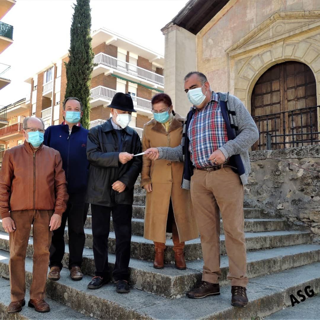 Acto de entrega de la recaudación solidaria por parte del Cristo del Mercado para Cáritas Segovia Acto de entrega de la recaudación solidaria por parte del Cristo del Mercado para Cáritas Segovia