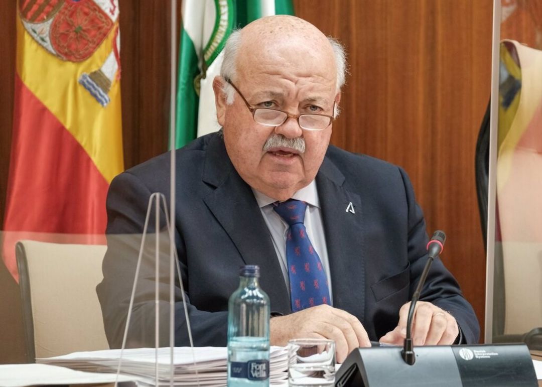 El consejero andaluz de Salud y Familias, Jesús Aguirre, comparece en comisión parlamentaria. El consejero andaluz de Salud y Familias, Jesús Aguirre, comparece en comisión parlamentaria.