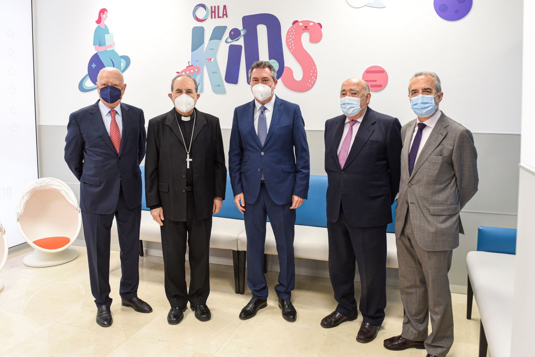 (Ida a dcha): Dr. Francisco Ivorra, presidente del Grupo Hospitalario HLA; monseñor Juan José Asenjo, arzobispo de Sevilla; Juan Espadas Cejas, alcalde de Sevilla;; Dr. Gregorio Medina, presidente del Consejo de Administración de la clínica HLA Santa Isabel; y Juan Manuel Flores, teniente de alcalde y delegado del Área de Bienestar Social, Empleo y Planes Integrales de Transformación Social del Ayuntamiento de Sevilla (Ida a dcha): Dr. Francisco Ivorra, presidente del Grupo Hospitalario HLA; monseñor Juan José Asenjo, arzobispo de Sevilla; Juan Espadas Cejas, alcalde de Sevilla;; Dr. Gregorio Medina, presidente del Consejo de Administración de la clínica HLA Santa Isabel; y Juan Manuel Flores, teniente de alcalde y delegado del Área de Bienestar Social, Empleo y Planes Integrales de Transformación Social del Ayuntamiento de Sevilla