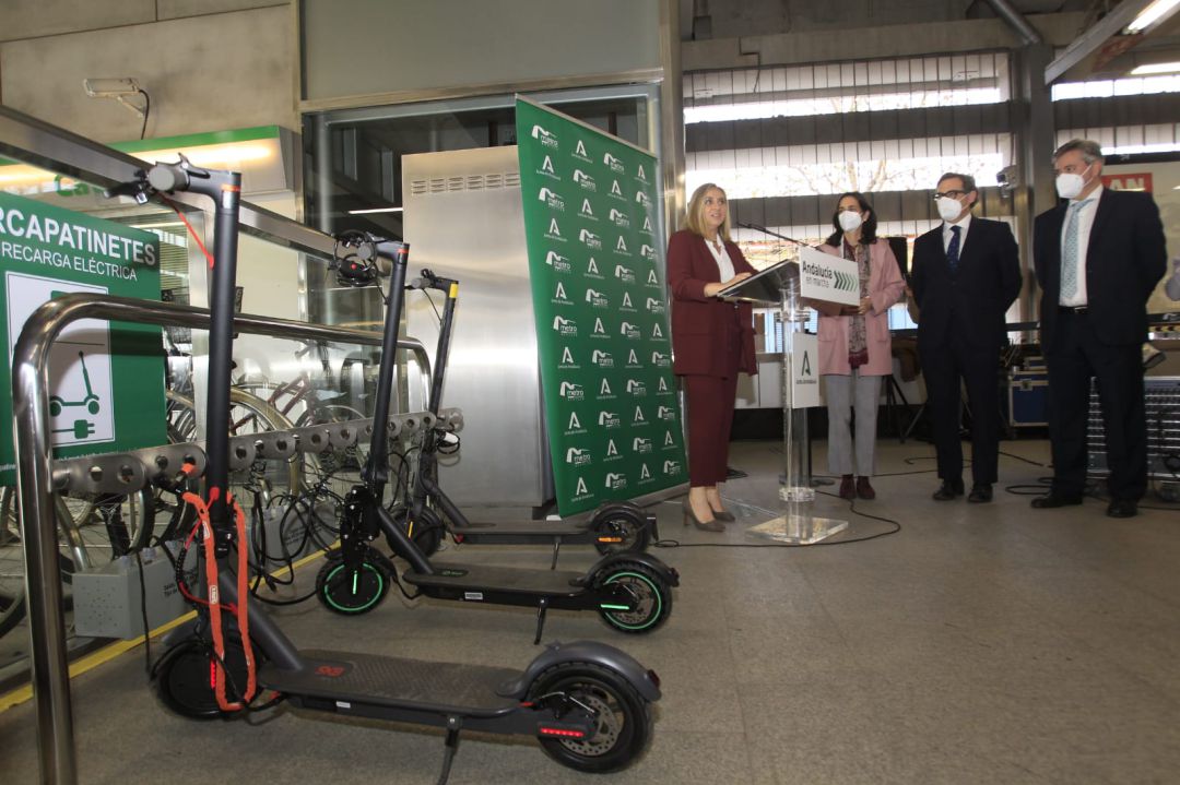 Inauguración del primer aparcapatinetes de Metro de Sevilla Inauguración del primer aparcapatinetes de Metro de Sevilla