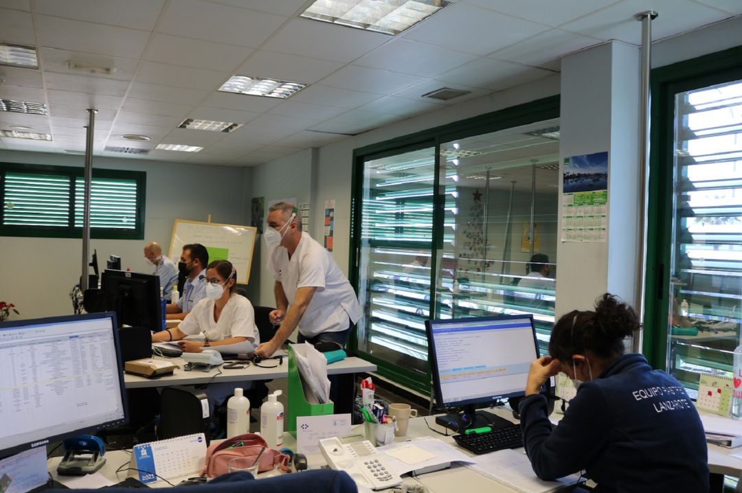 Siete personas continúan hospitalizadas en el Molina Orosa, seis de ellas en la unidad de críticos. Siete personas continúan hospitalizadas en el Molina Orosa, seis de ellas en la unidad de críticos.