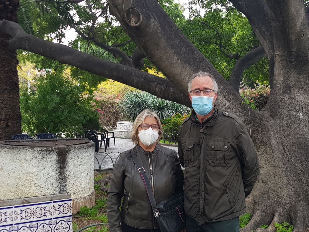 Mercedes Sánchez de la plataforma de usuarios Marea Blanca y Antonio de la Cruz de Basta Ya Mercedes Sánchez de la plataforma de usuarios Marea Blanca y Antonio de la Cruz de Basta Ya