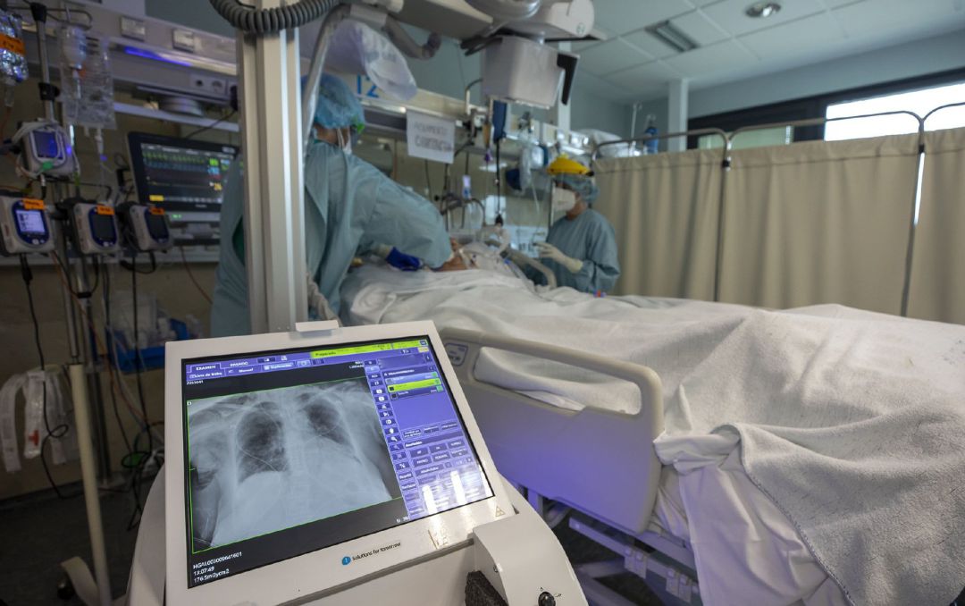 UCI del Hospital Clínico de Santiago. UCI del Hospital Clínico de Santiago.