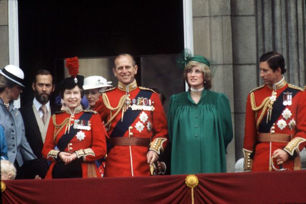El duque de Edimburgo junto a la reina y los príncipes Carlos y Diana de Gales, embarazada El duque de Edimburgo junto a la reina y los príncipes Carlos y Diana de Gales, embarazada
