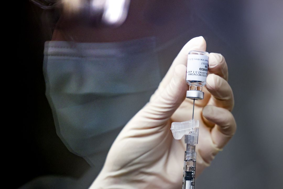 Imagen de archivo de un vial de la vacuna de Janssen contra el coronavirus Imagen de archivo de un vial de la vacuna de Janssen contra el coronavirus