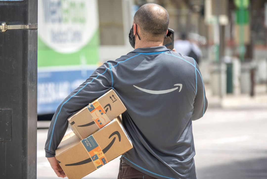 Un trabajador de Amazon, en Miami. Un trabajador de Amazon, en Miami.